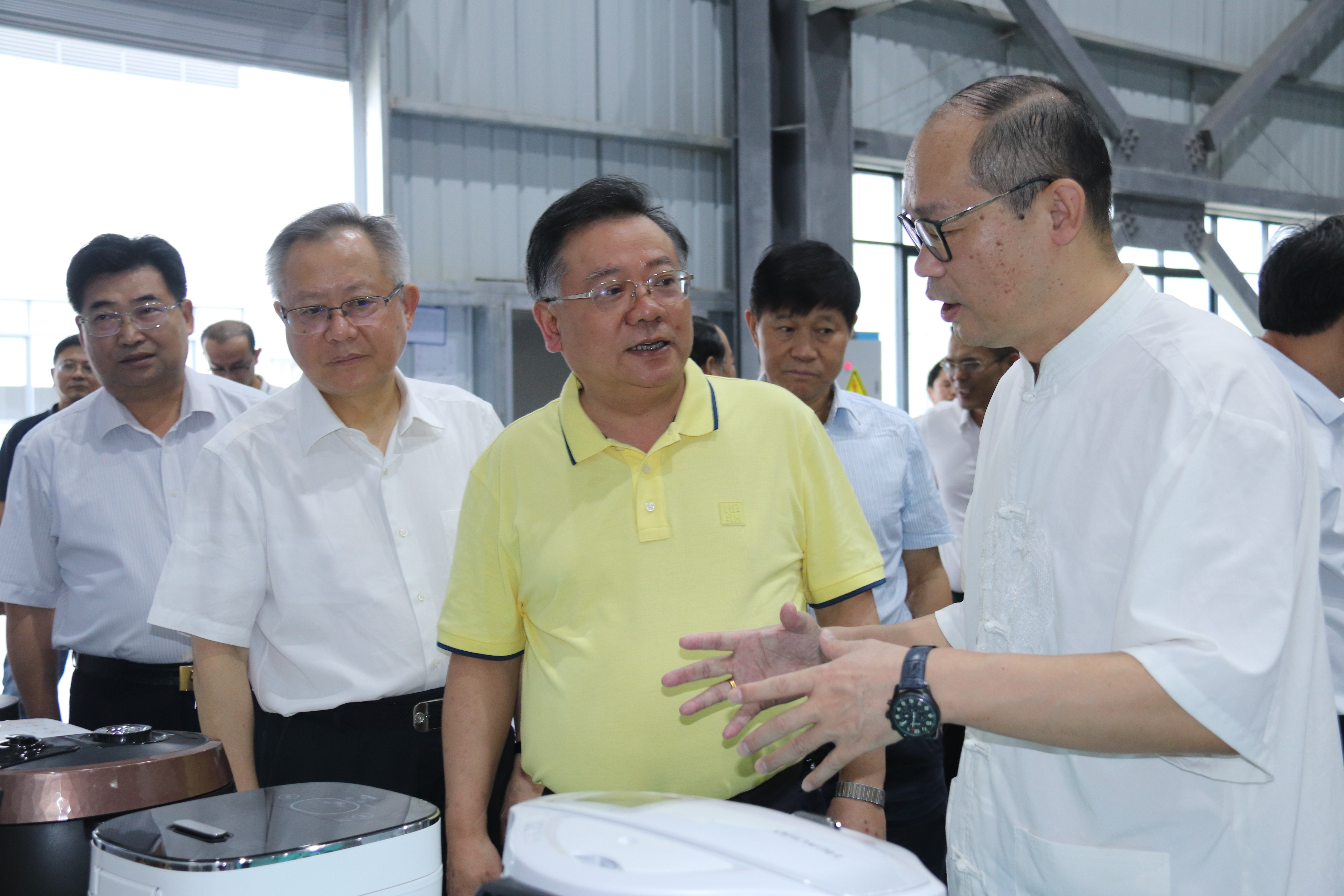湖南省政協(xié)黨組成員、副主席易鵬飛等省政協(xié)赴邵陽(yáng)經(jīng)開區(qū)zoty中欧体育官方网站產(chǎn)業(yè)項(xiàng)目調(diào)研團(tuán)一行